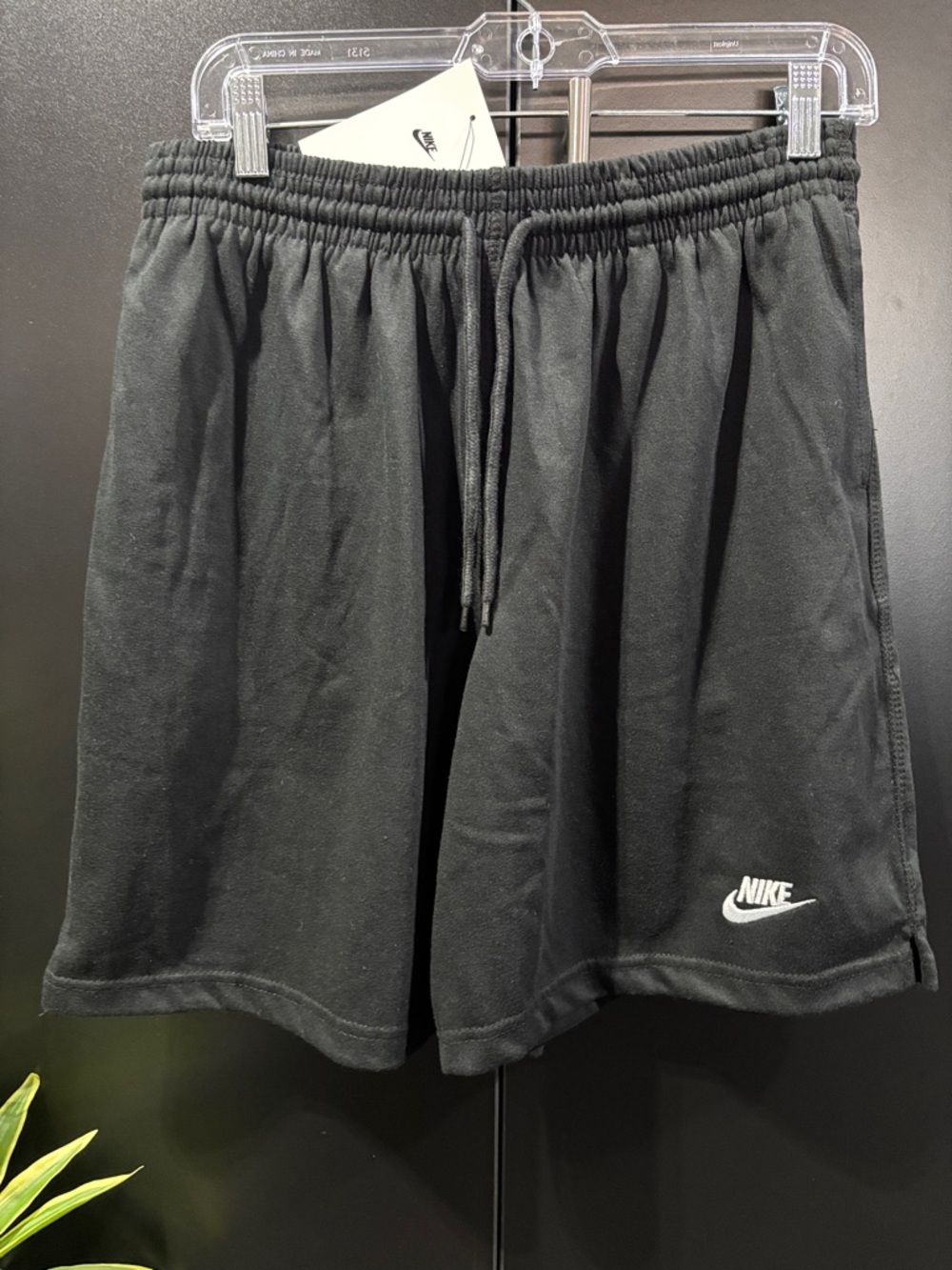 Nike Standard Fit Mid Thigh Length, 7” inseam,elastic waist drawcord,hip pockets